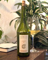 Les Moulins 2022 is a creamy yet fresh, natural white wine crafted by Domaine de la Touraize, in Arbois, Jura