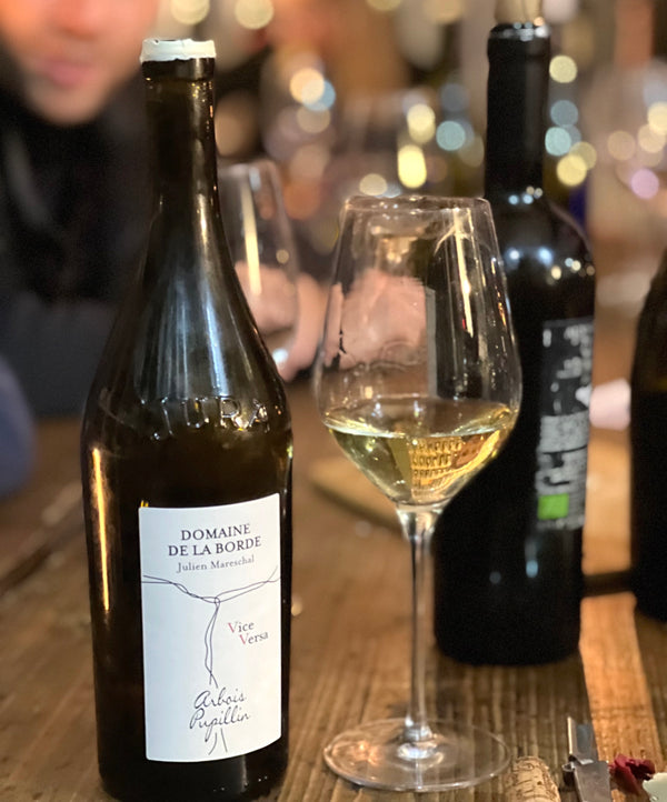 Savagnin 'Vice Versa' by Domaine de la Borde is a unique natural white wine made in Pupillin, Jura with 100% Savagnin grapes.